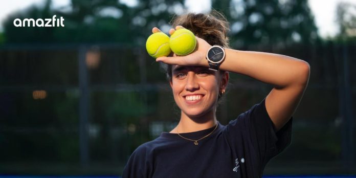 la-tecnologia-de-ultima-generacion-llega-al-padel-de-la-mano-de-bea-gonzalez-y-amazfit